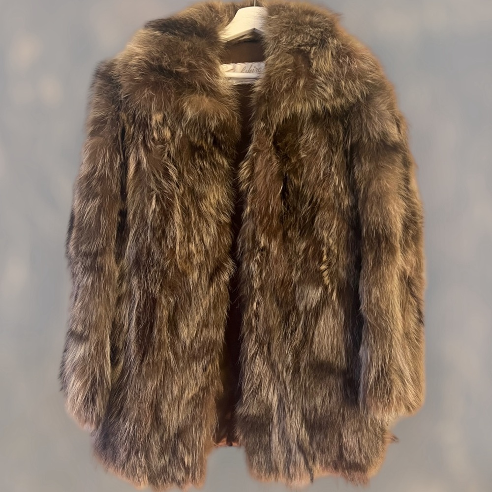 Voluminous Raccoon Vintage Fur coat!  Do it up #mobwives style!